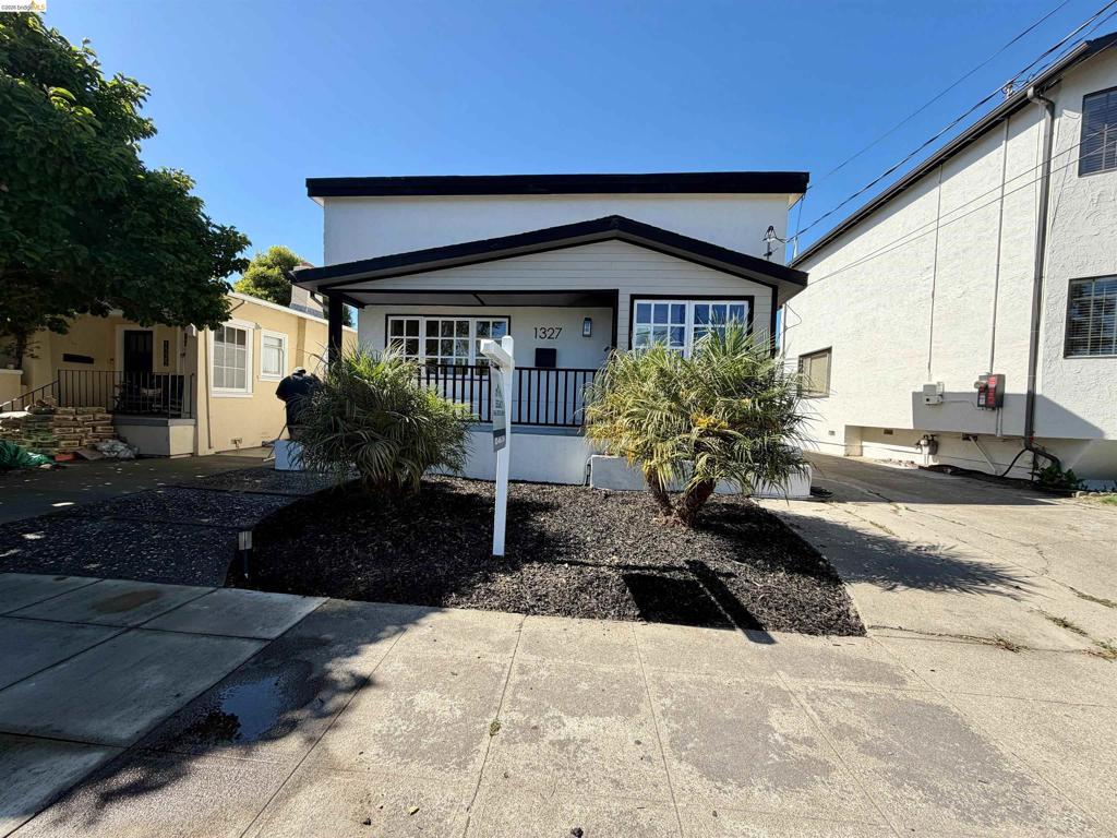 1327 Ward St Property Photo 1