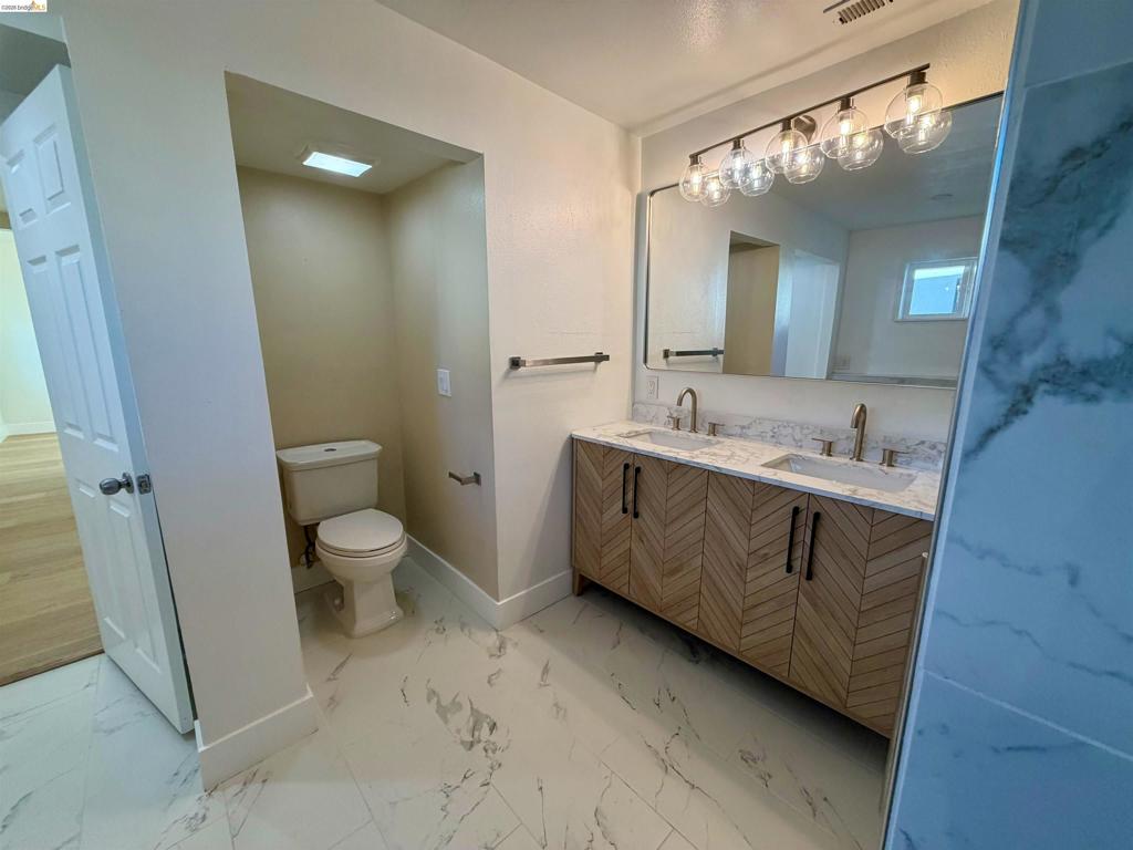 1327 Ward St Property Photo 3