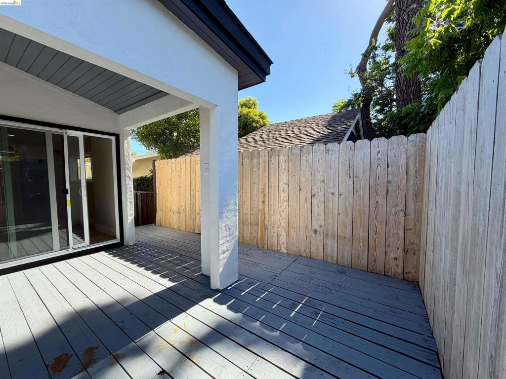 1327 Ward St Property Photo 8