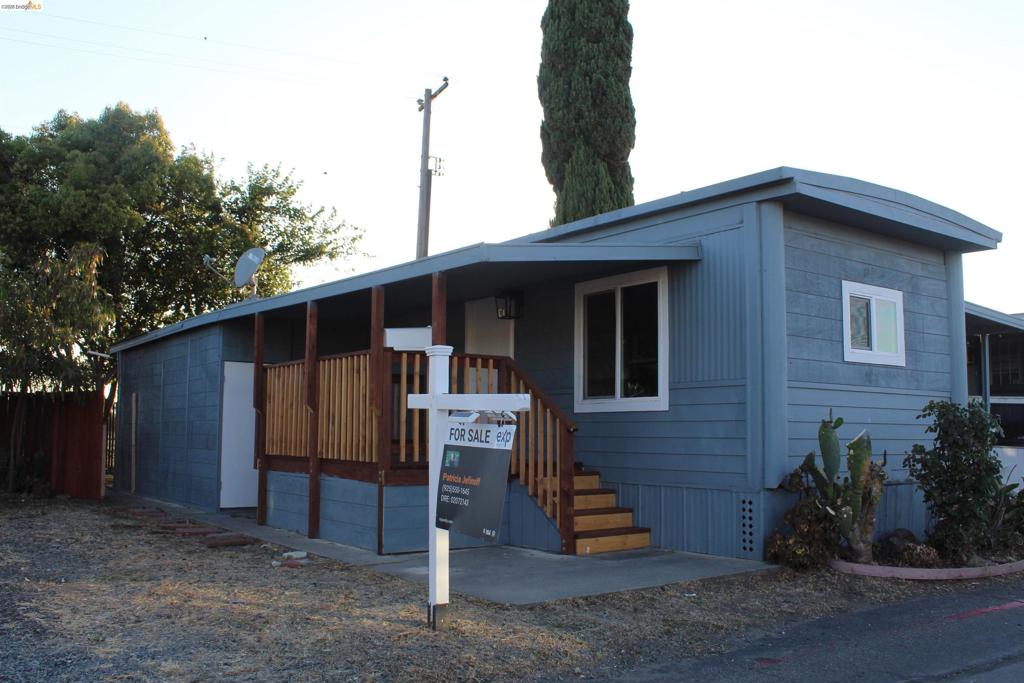 4400 Gateway Drive Property Photo 1