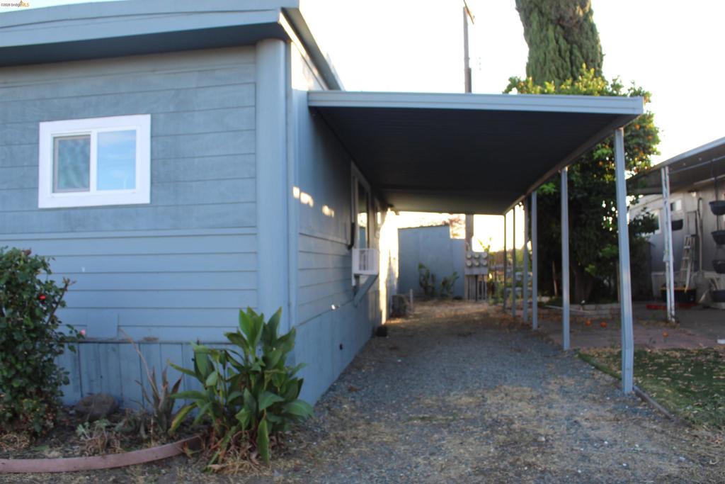4400 Gateway Drive Property Photo 2
