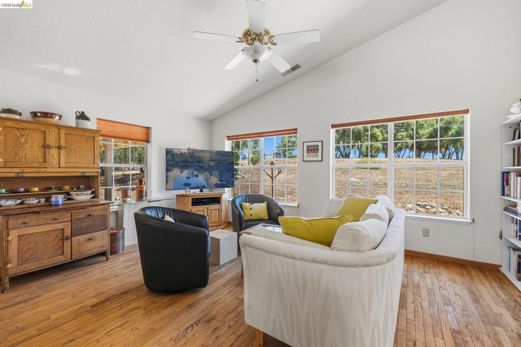 10331 Slate Rim Rd Property Photo 6