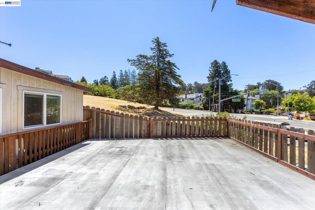26770 Hayward Blvd Property Photo 18