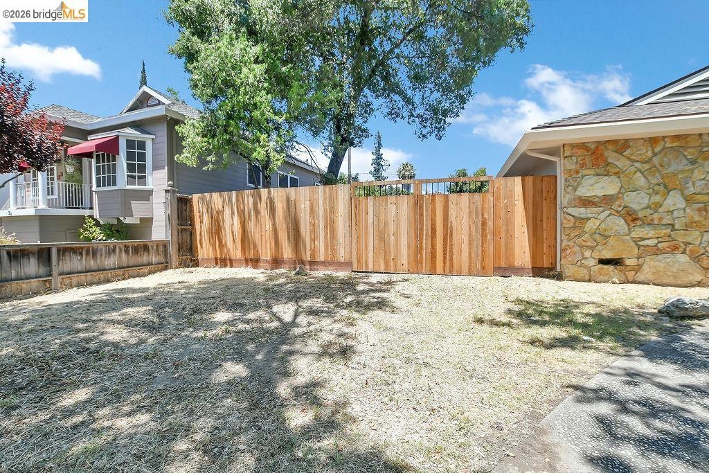65 E Arcade St Property Photo 2