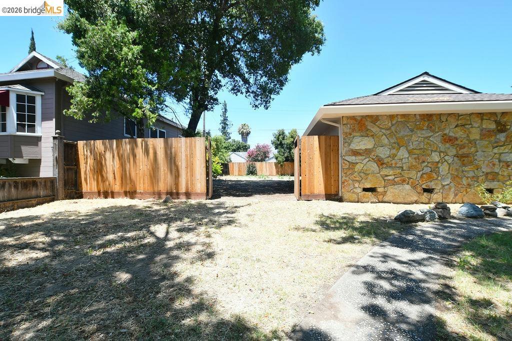 65 E Arcade St Property Photo 23