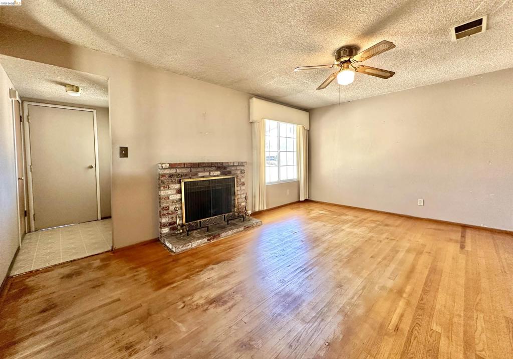 4269 Ribera St Property Photo 2