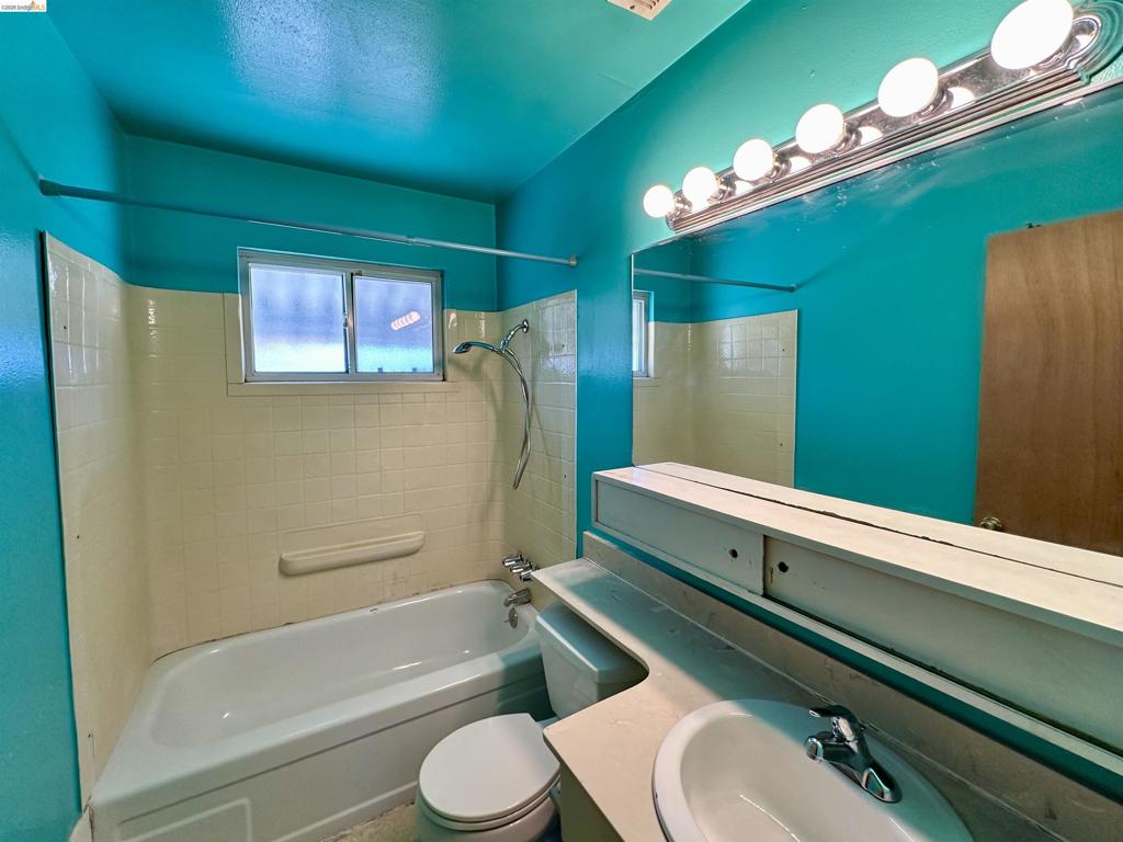 4269 Ribera St Property Photo 10