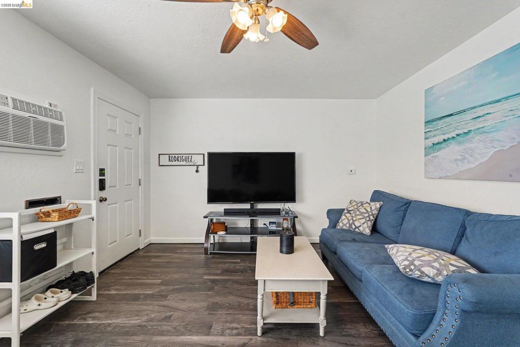 2924 Elizabeth Ln Property Photo 5