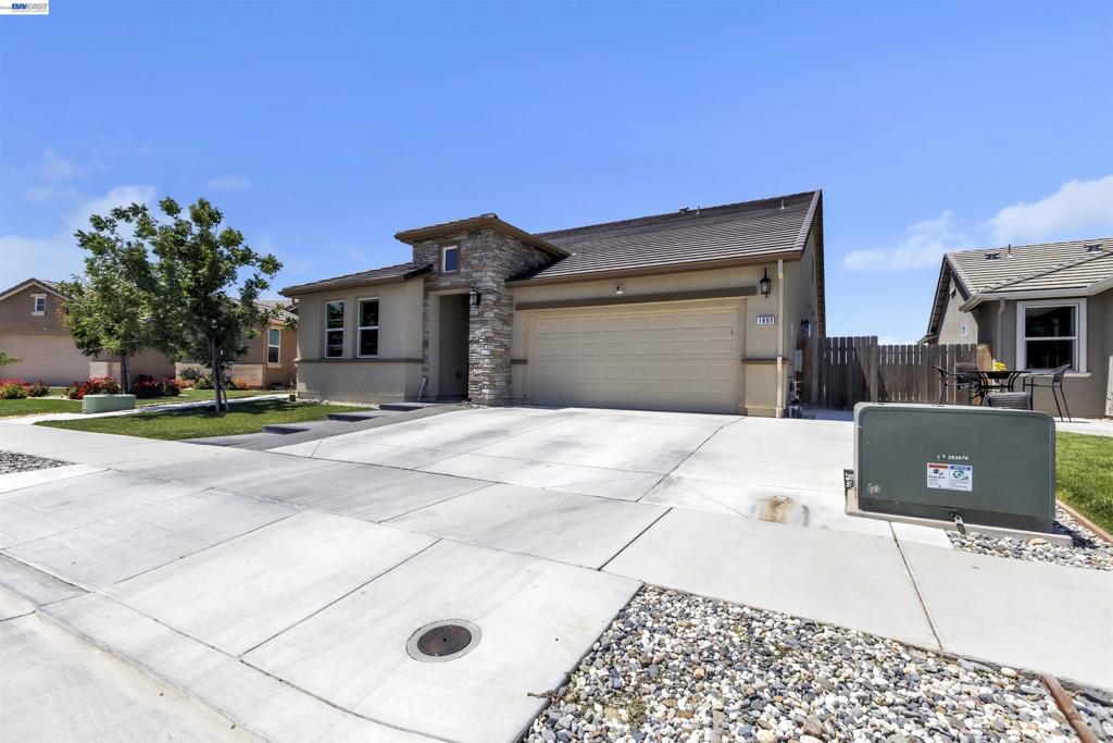 1893 Summit Dr Property Photo