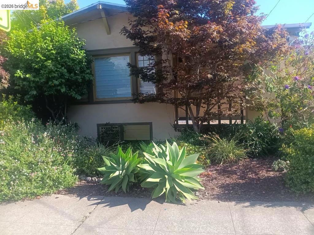 915 39th St Property Photo 1