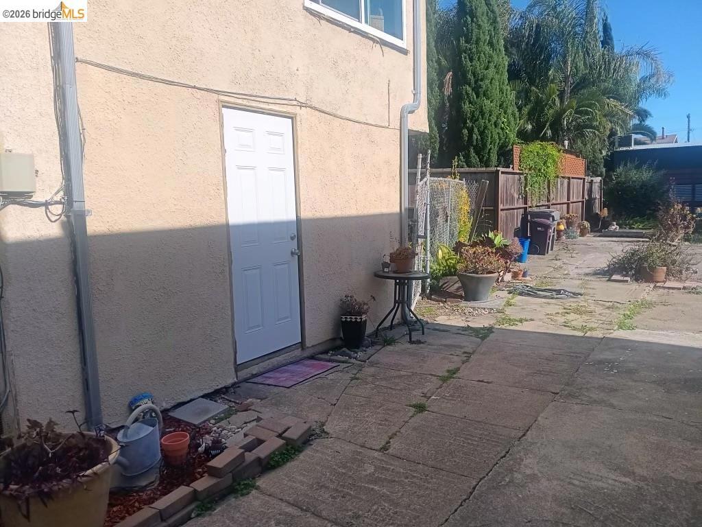 915 39th St Property Photo 3