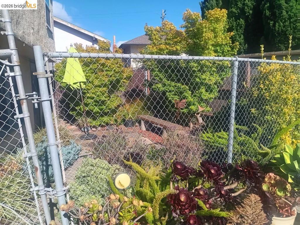 915 39th St Property Photo 4