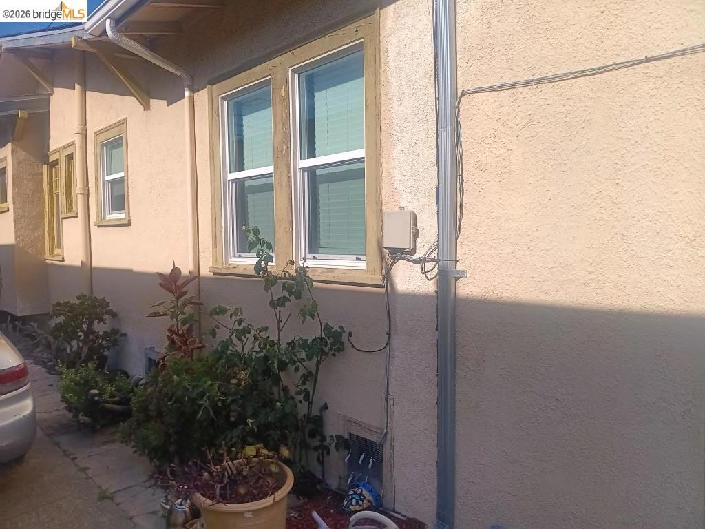 915 39th St Property Photo 5