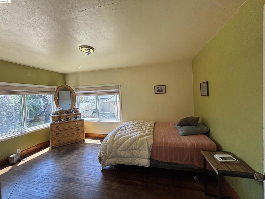 915 39th St Property Photo 10
