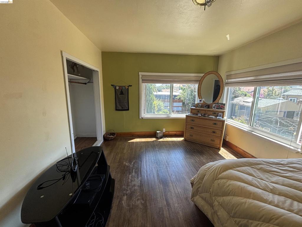 915 39th St Property Photo 13