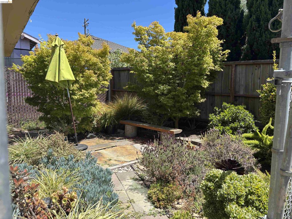 915 39th St Property Photo 30
