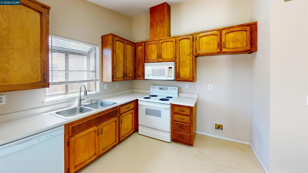 2825 Cashew St Property Photo 5
