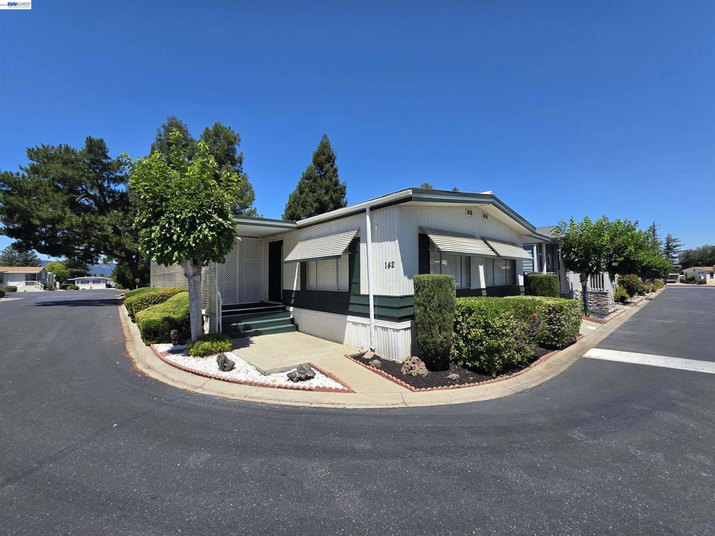 3231 Vineyard Ave Property Photo 1