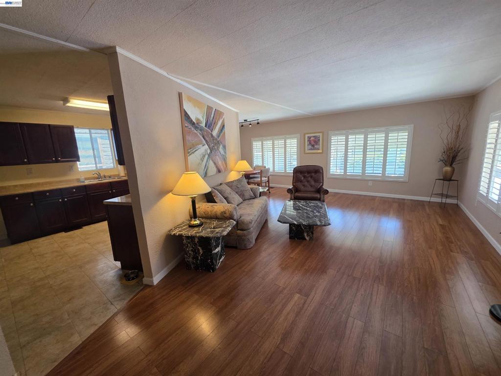 3231 Vineyard Ave Property Photo 4