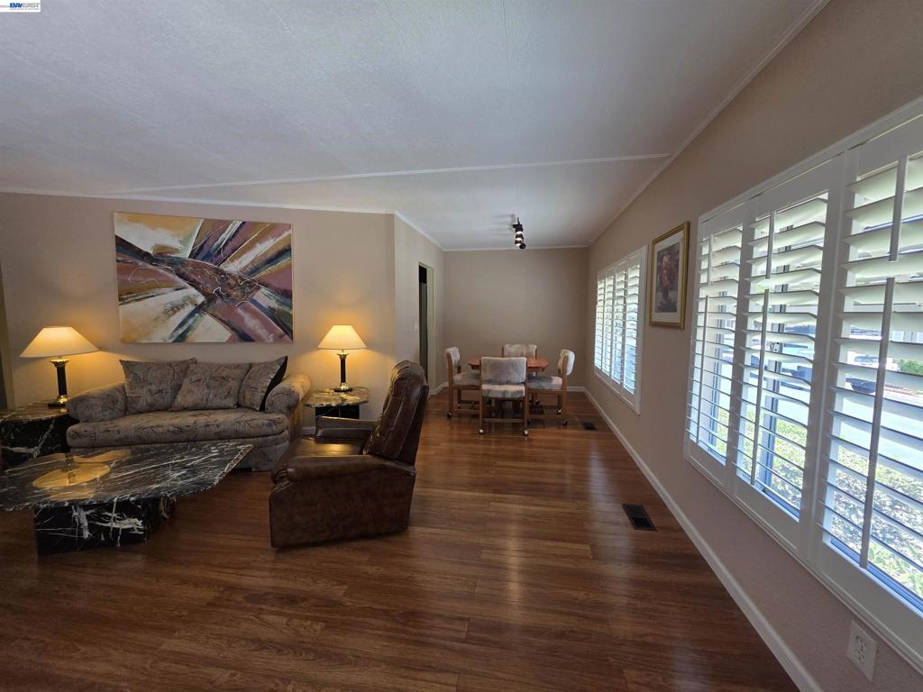3231 Vineyard Ave Property Photo 5