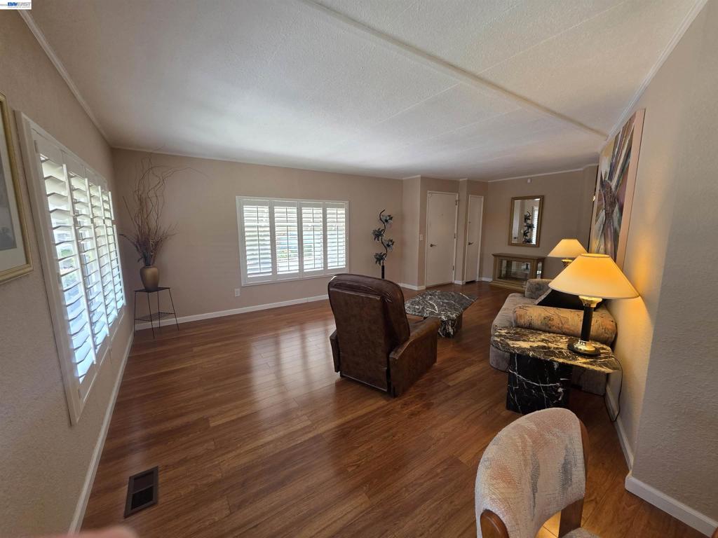 3231 Vineyard Ave Property Photo 6