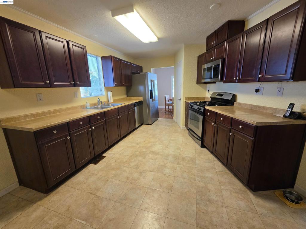 3231 Vineyard Ave Property Photo 9