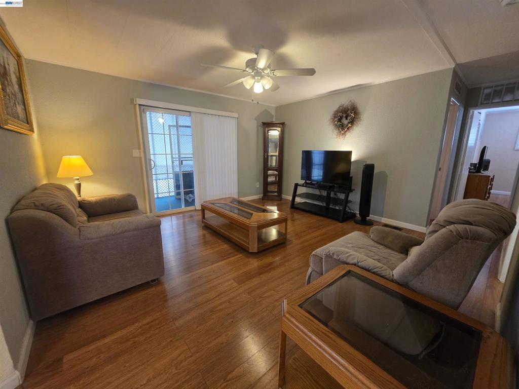3231 Vineyard Ave Property Photo 10