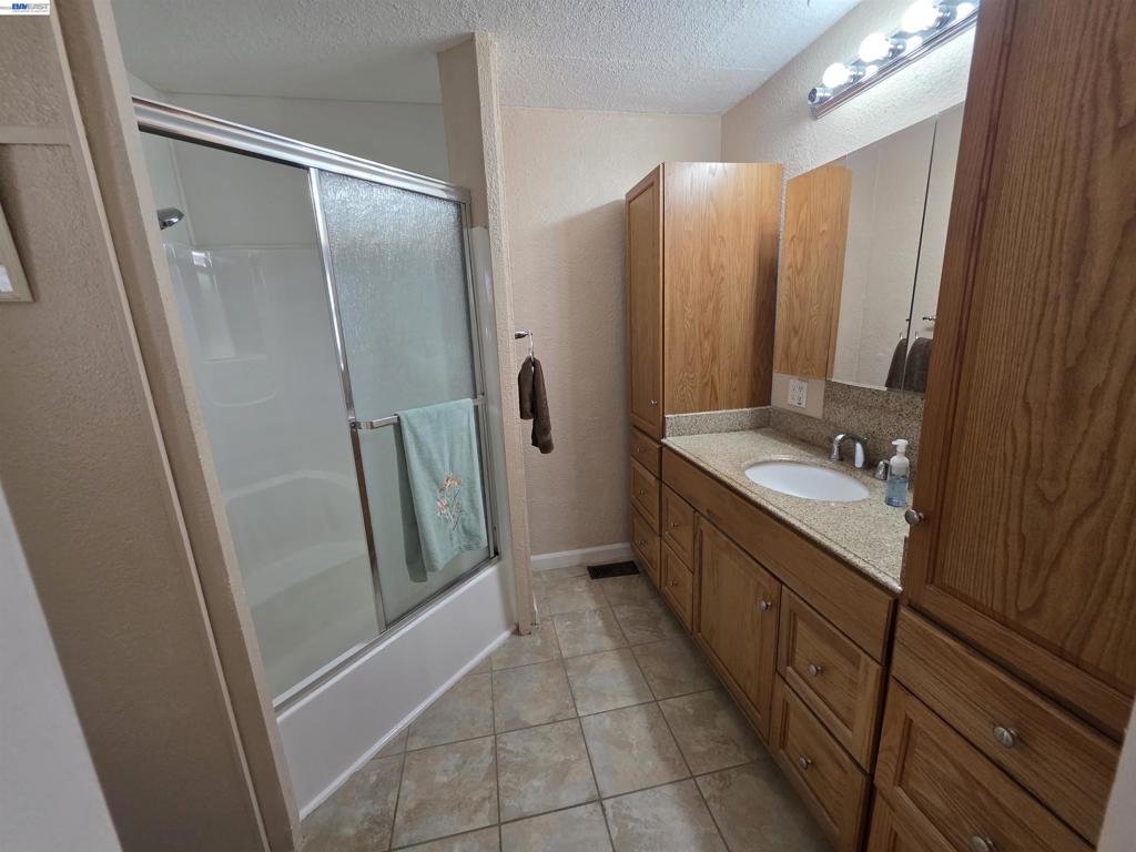 3231 Vineyard Ave Property Photo 18