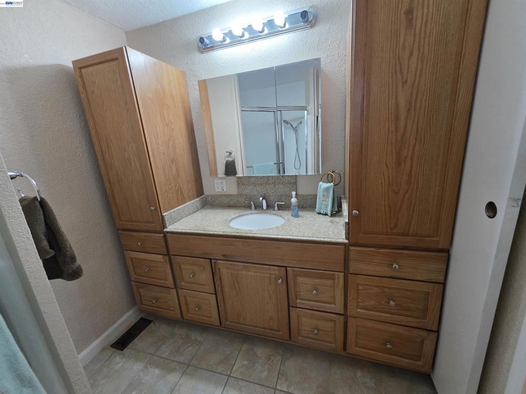 3231 Vineyard Ave Property Photo 20