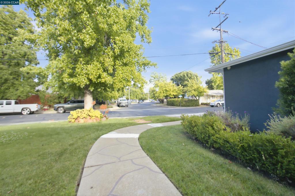 1412 Delaware Dr Property Photo 3