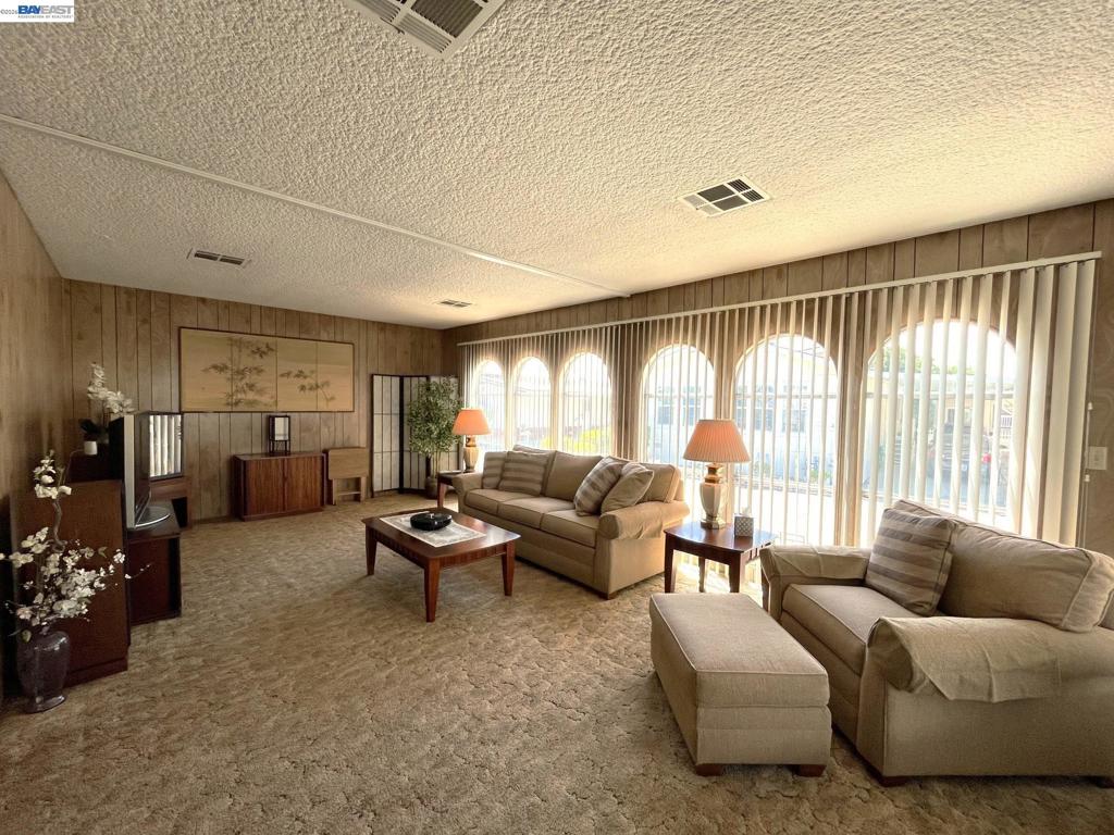 1285 Sussex Way Property Photo 2