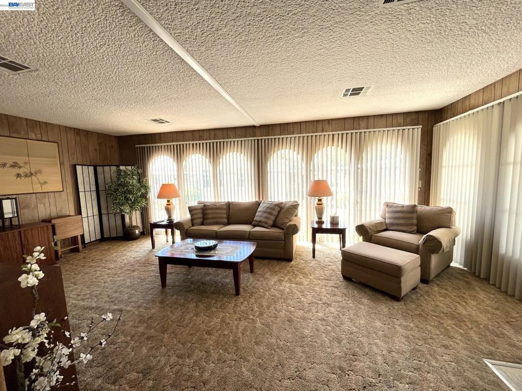 1285 Sussex Way Property Photo 3