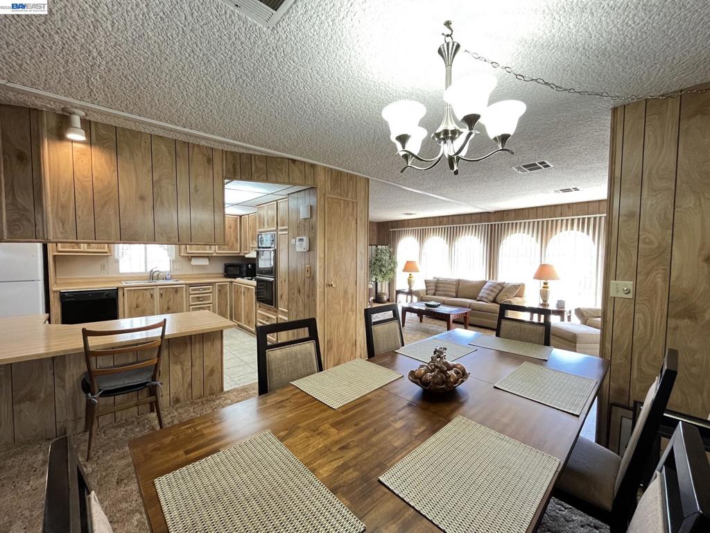 1285 Sussex Way Property Photo 8