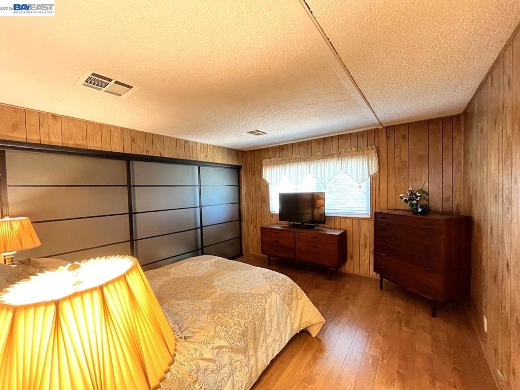 1285 Sussex Way Property Photo 28