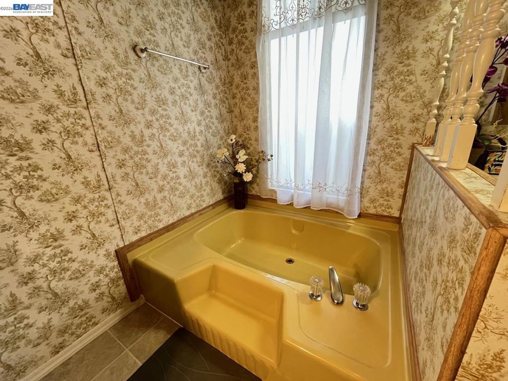 1285 Sussex Way Property Photo 33