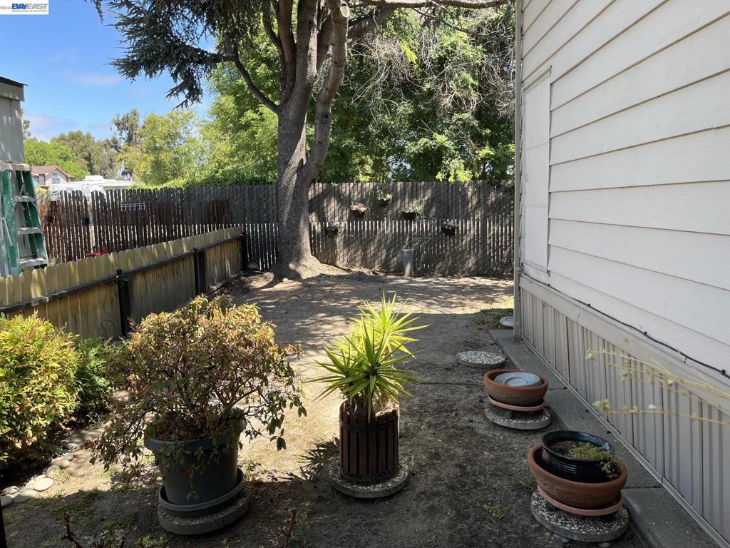 1285 Sussex Way Property Photo 43