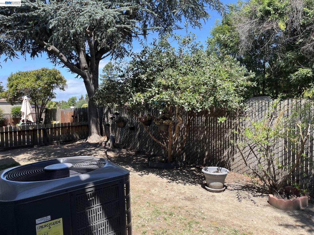 1285 Sussex Way Property Photo 44