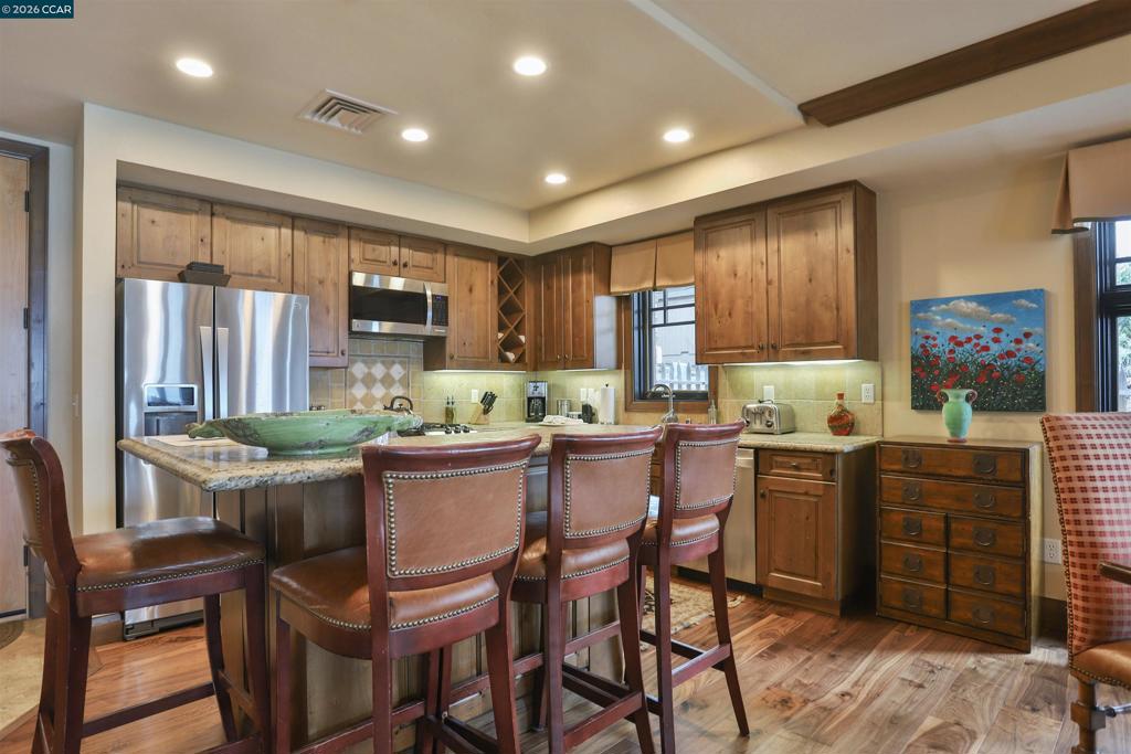 6750 North Lake Blvd 2e Property Photo 6