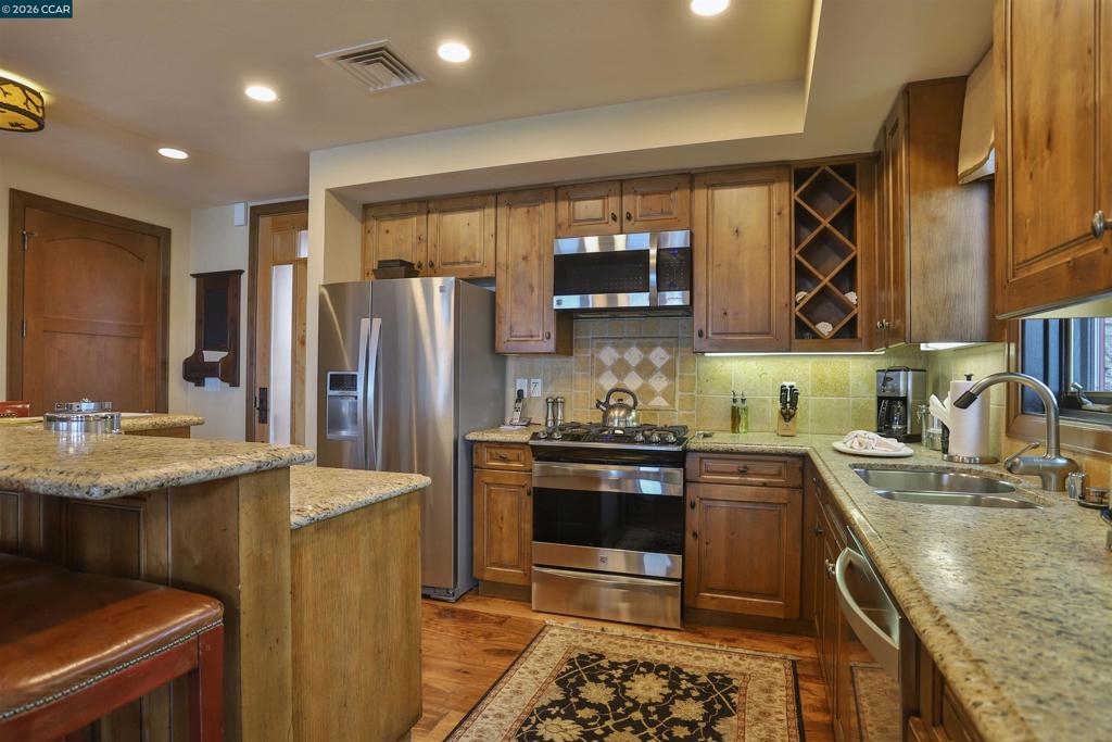 6750 North Lake Blvd 2e Property Photo 7