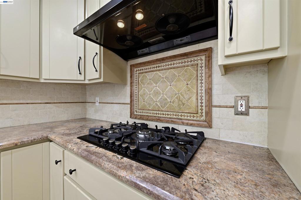 47108 Yucatan Dr Property Photo 17