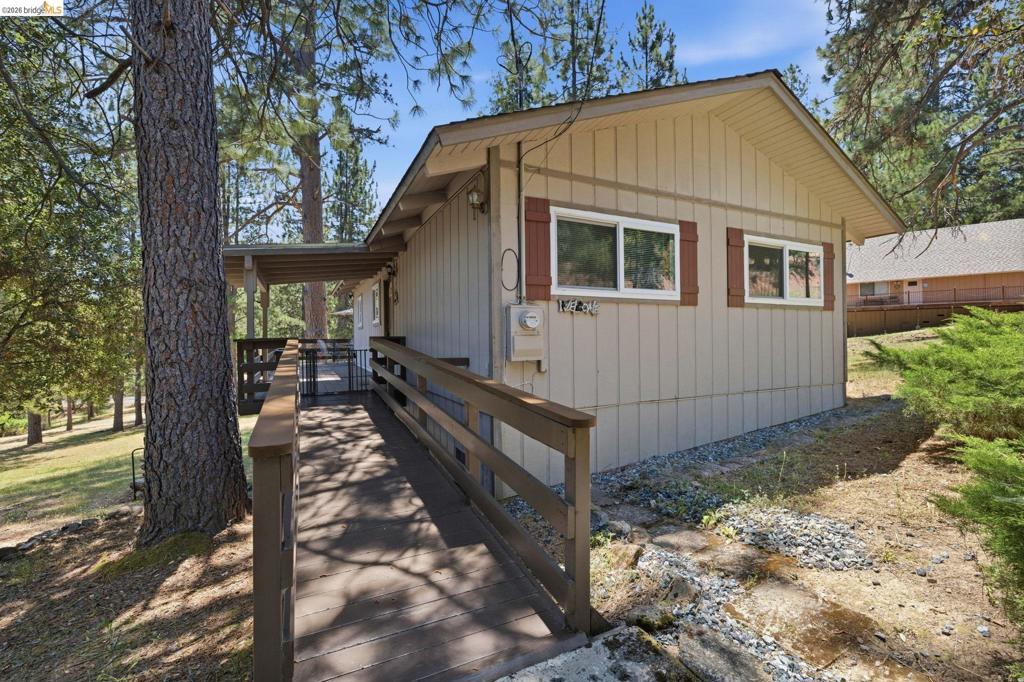 19666 Cottonwood St Property Photo 4