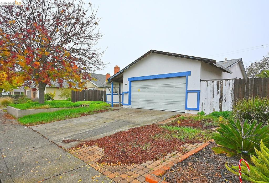 854 Finch Way Property Photo 2