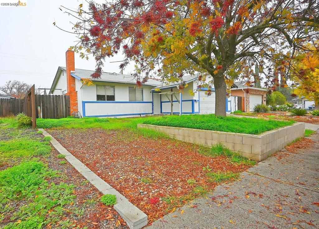 854 Finch Way Property Photo 4