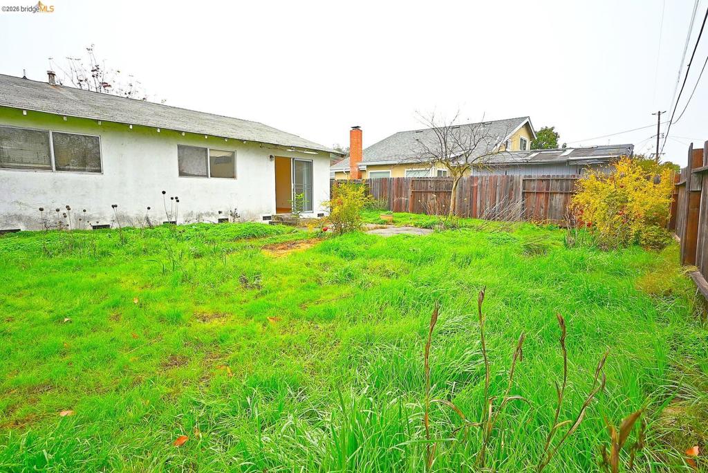 854 Finch Way Property Photo 9