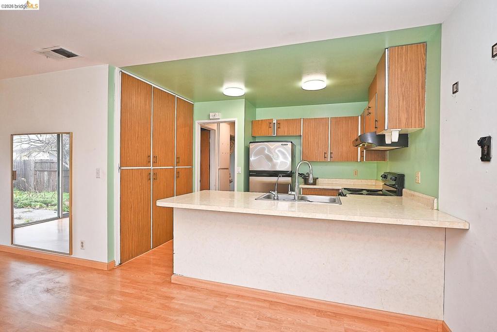 854 Finch Way Property Photo 15