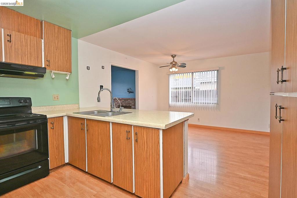 854 Finch Way Property Photo 18