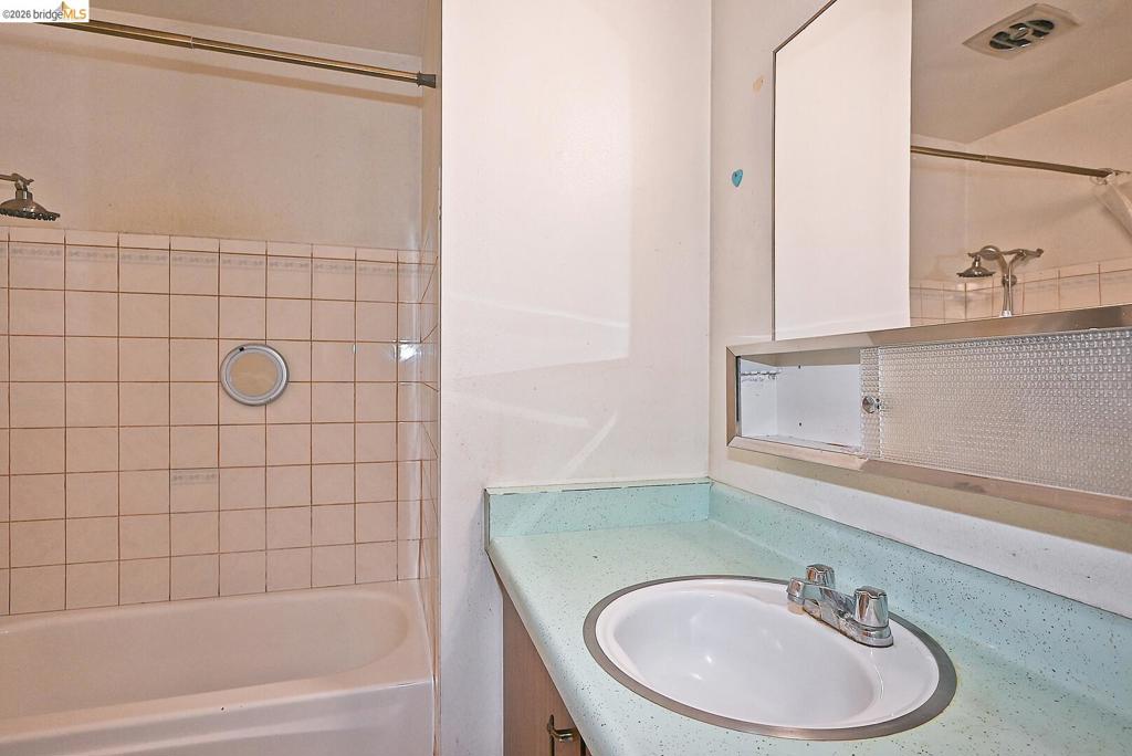 854 Finch Way Property Photo 21