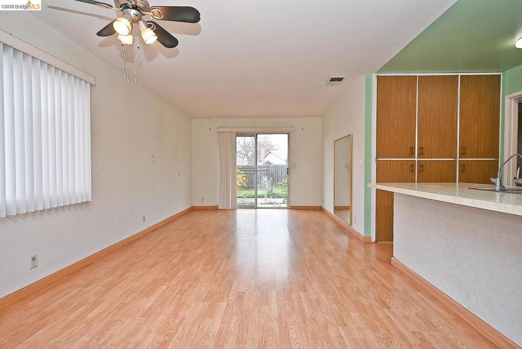 854 Finch Way Property Photo 31