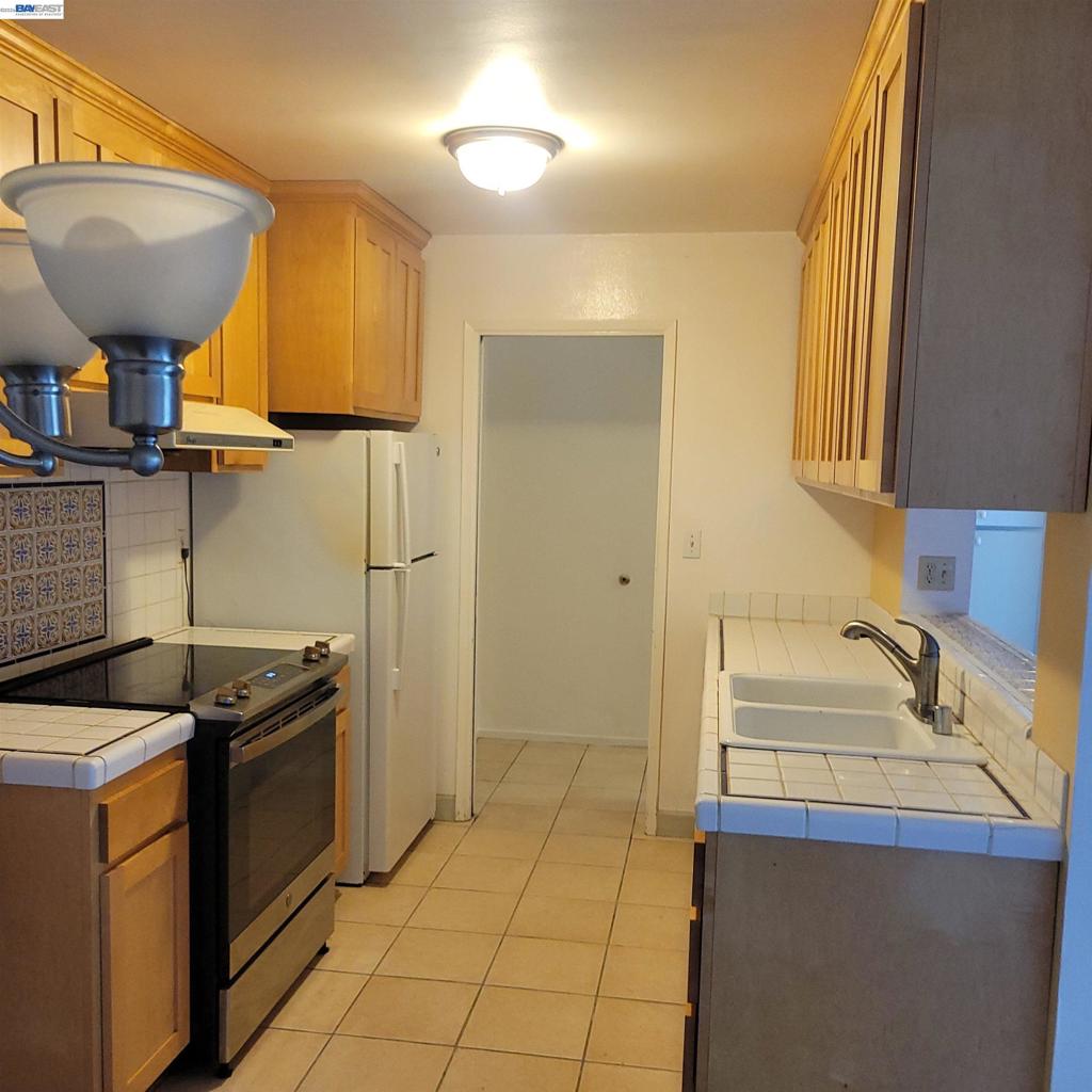 1321 Webster St Property Photo 5
