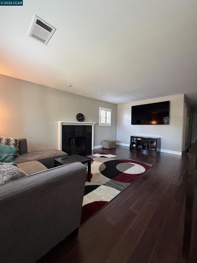 930 Sassel Avenue Property Photo 3
